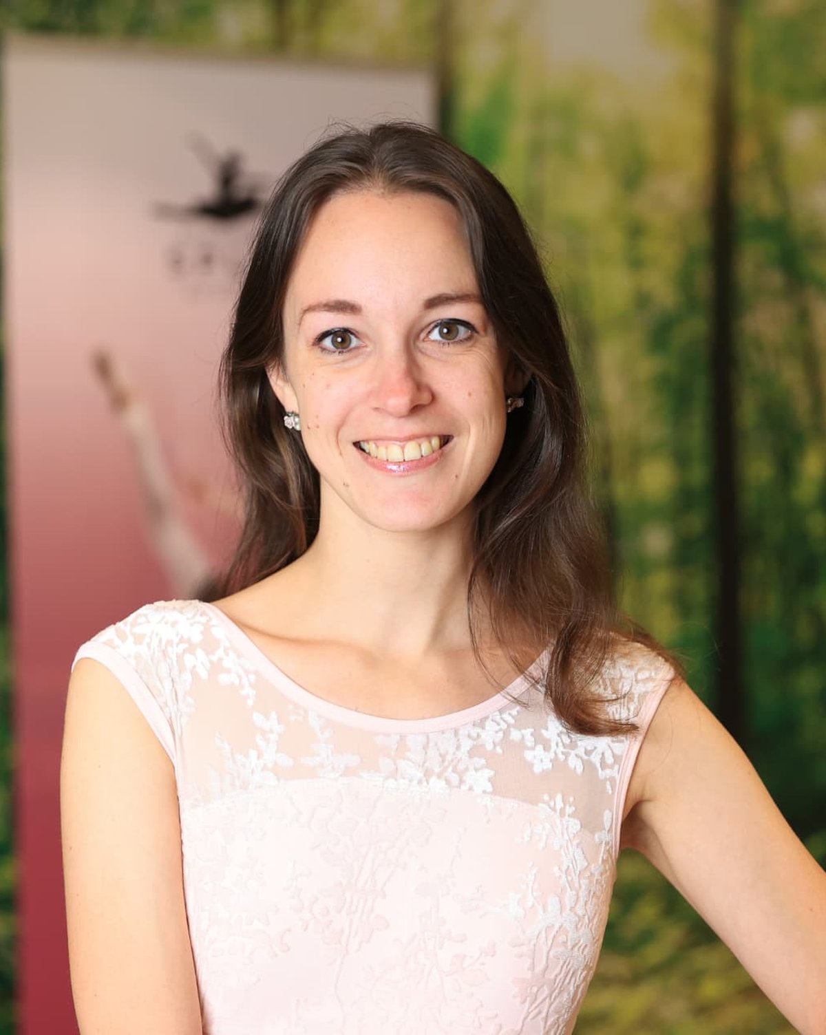 Portret van balletdocente Ingeborg Hendrikx in de studio