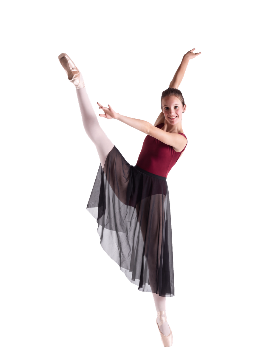 Ballerina in arabesque op spitzen in een bordeaux balletpak met zwarte rok